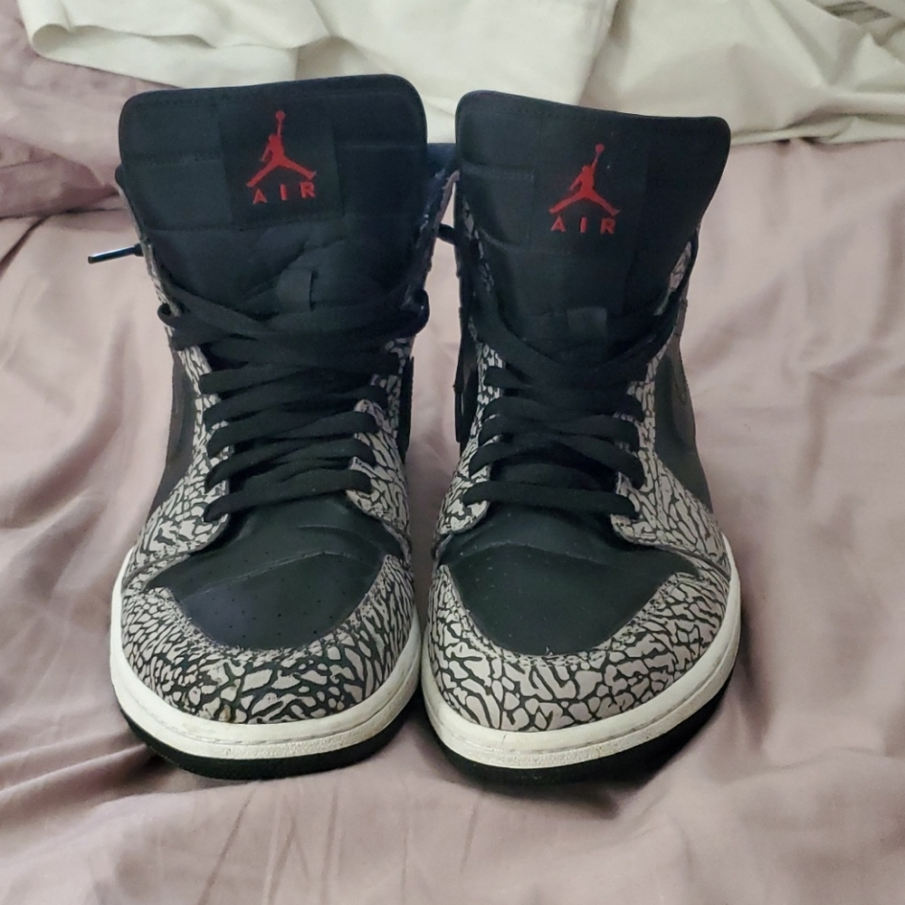 Jordan 1 retro un-supreme used 2 times size 13
